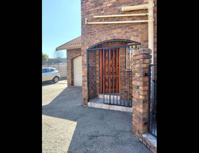 3 BEDROOM DUPLEX FOR SALE IN BIRCHLEIGH NORTH